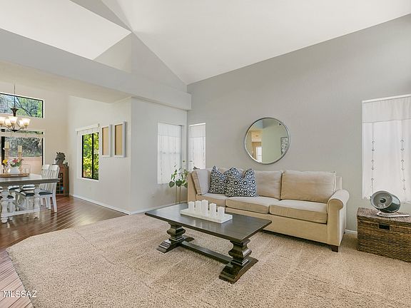 5th image of 3072 W Country Hill Dr