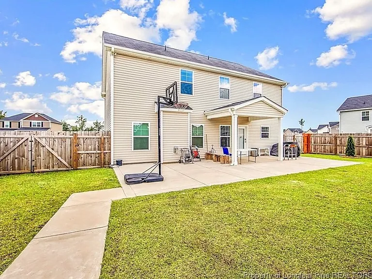 2209 Courtland Dr — Photo 33