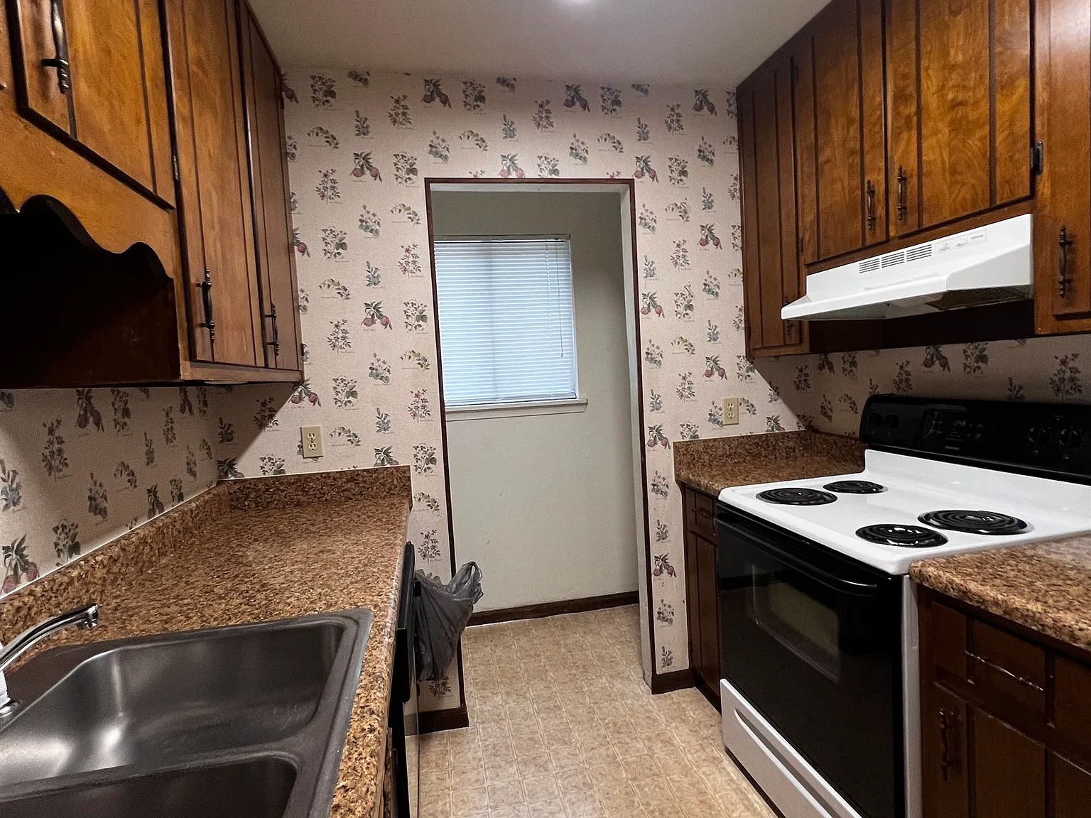 2 bed, 900 sqft, $1,100 — Photo 4
