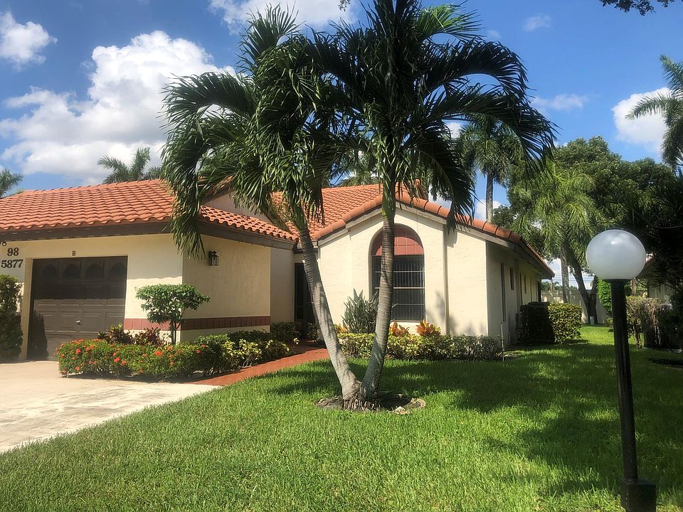 Home For Sale In Palm Chase Lakes