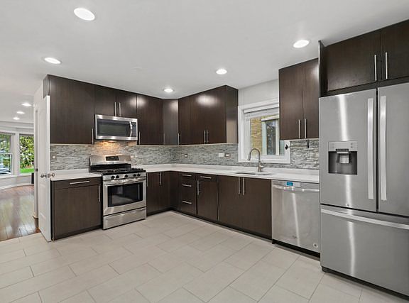 5th image of 8338 Karlov Ave