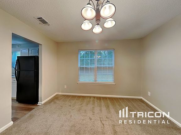 4th image of 1051 Park Creek Cir