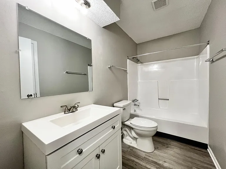 8609 Holmes Rd #301 — Photo 4