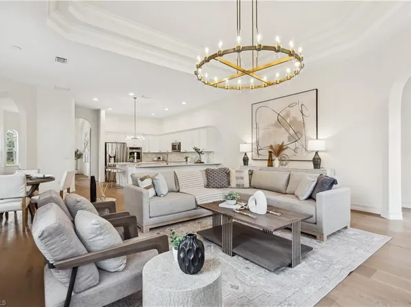 677 5th AVE N, NAPLES, FL 34102