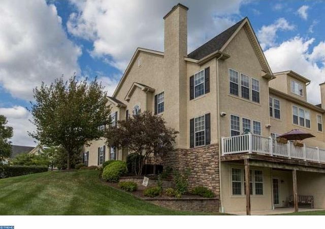 2nd image of 562 Deer Lake Cir