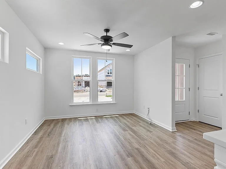 3675 Meadow Vista Ln — Photo 7