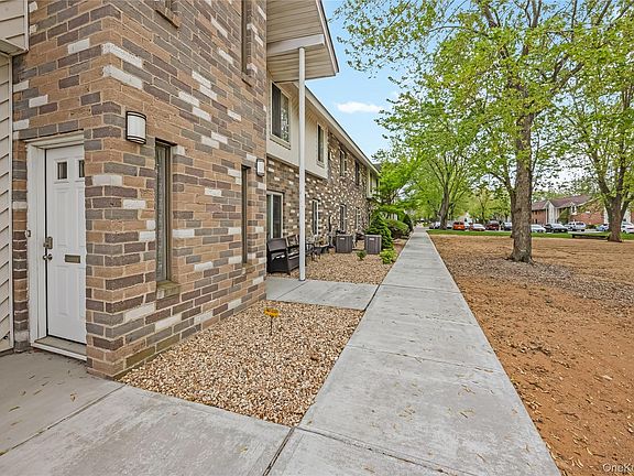 2nd image of 10 Aspen Court #10
