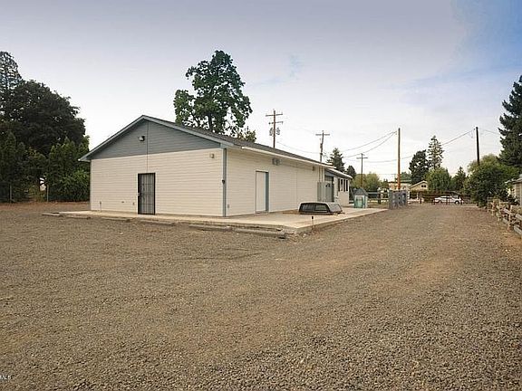 4th image of 8308 Ahtanum Road