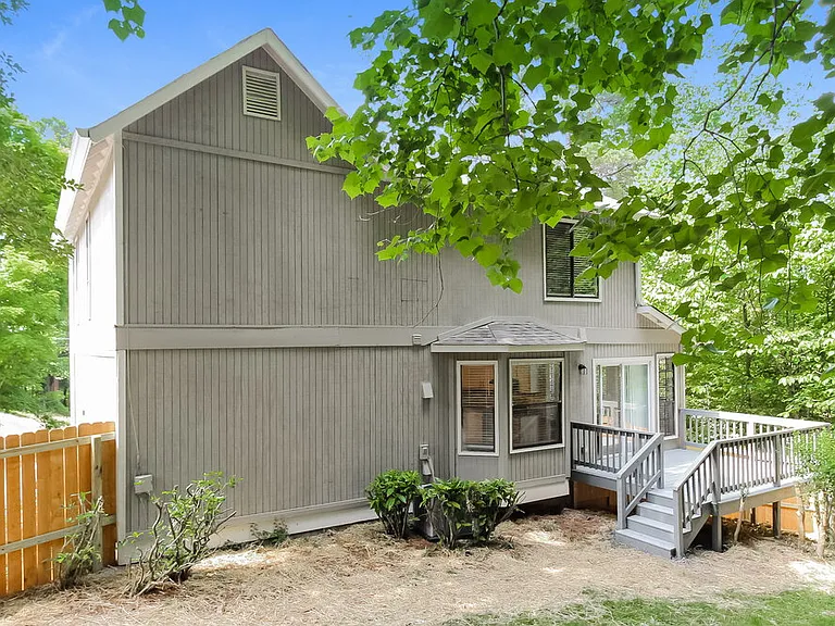 1097 Williamsburg Ln — Photo 17