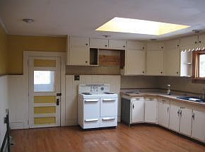 2nd image of 373 Mountain Rd
