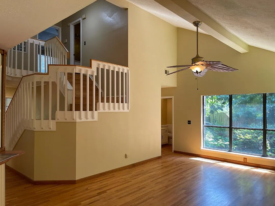 3 bed, 2.5 bath, 2000 sqft, $2,000 — Photo 3