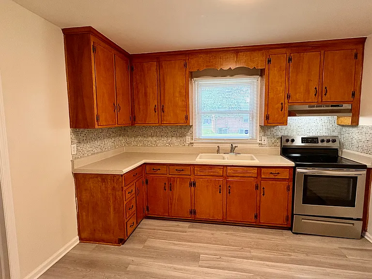 903 Homestead Ave — Photo 7