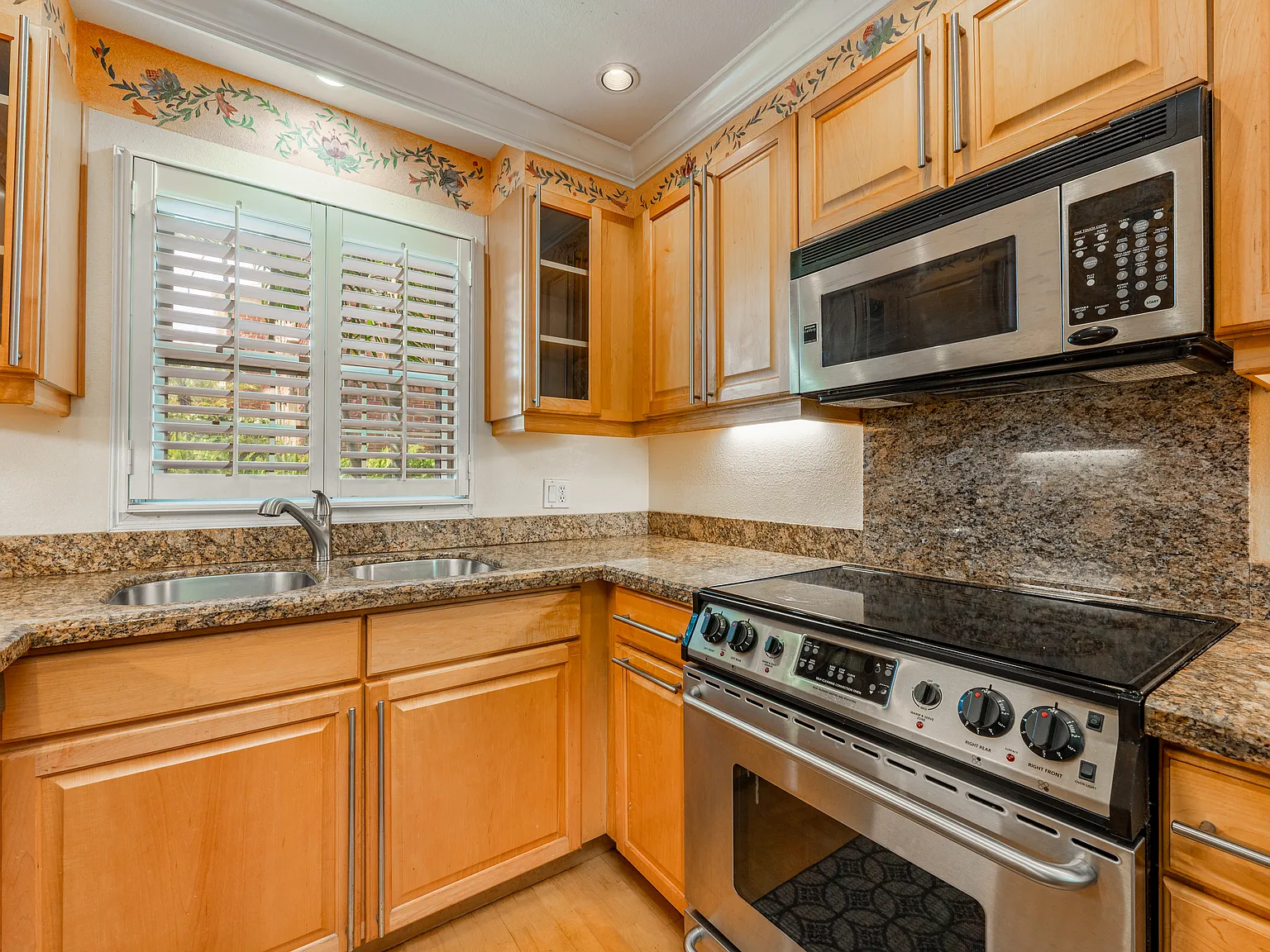 2 bed, 1.5 bath, 1248 sqft, $2,000 — Photo 3