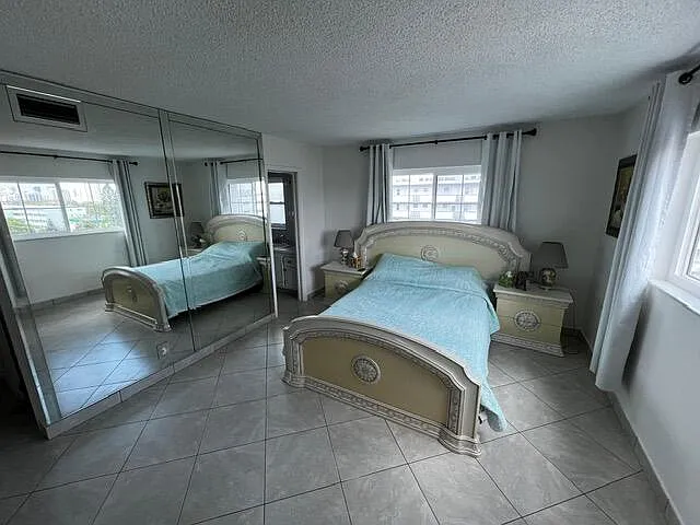 1001 NE 14th Ave #701 — Photo 32