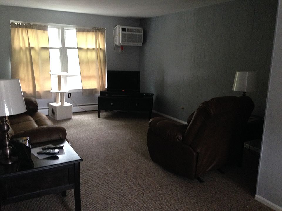 2nd image of 332 Blackstone Vlg