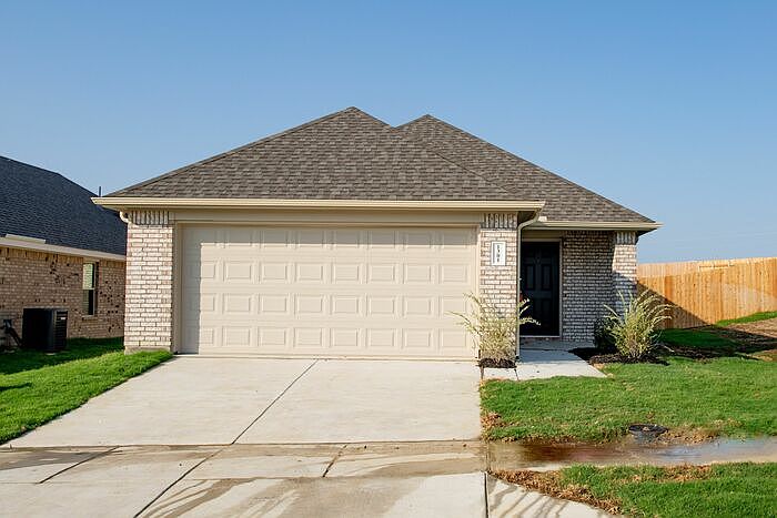 1st image of 1301 Starling Ln