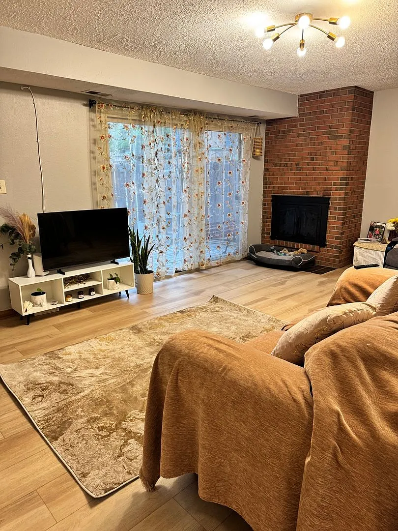 Spacious 2BR Condo in Denver — Photo 1