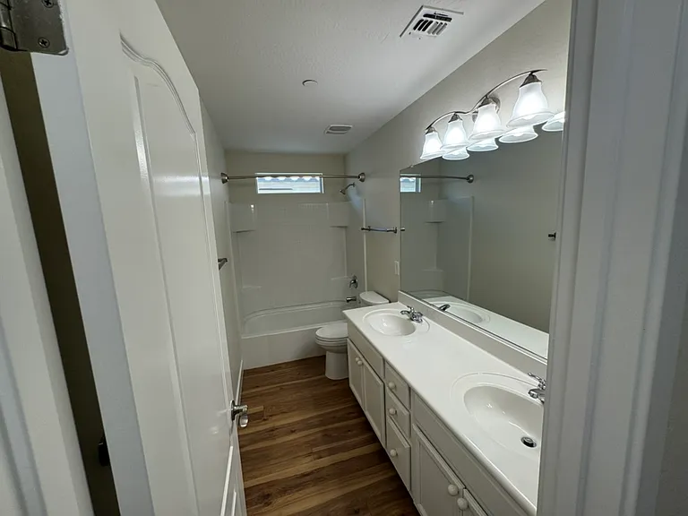 2nd Bathroom upstairs