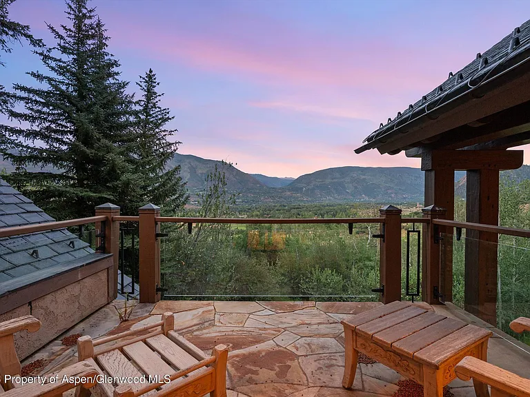 691 Pfister Dr — Photo 42