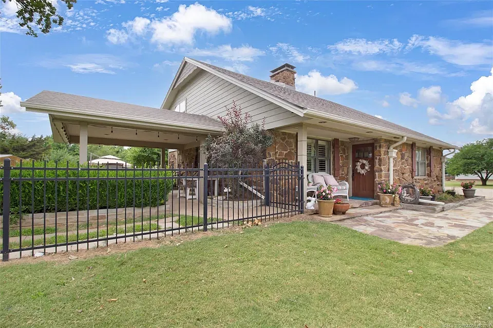 3 bed, 3554 sqft, $2,800 — Photo 1