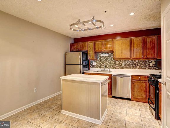 2nd image of 10 Ironstone Ct APT A