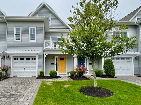 847 Broadway St W #8, Cape May, NJ 08204