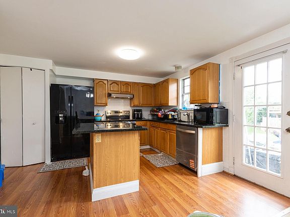 4th image of 8449 Georgian Ct