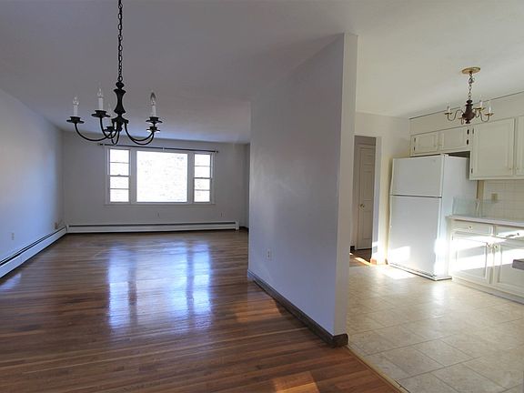 5th image of 4 Wilshire Dr