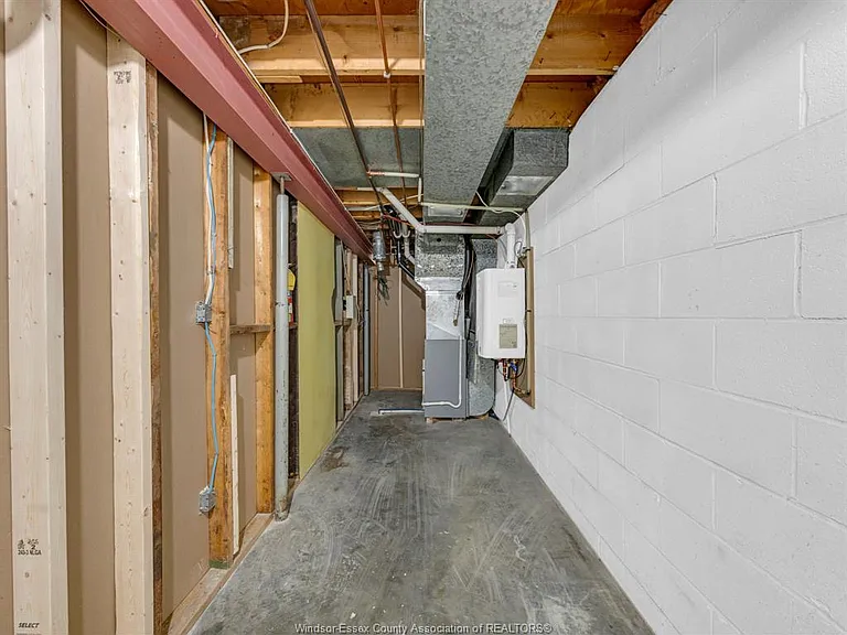 2823 Garvey Cres — Photo 42