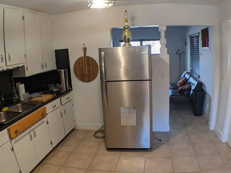 1637 Devonshire Ln — Photo 6