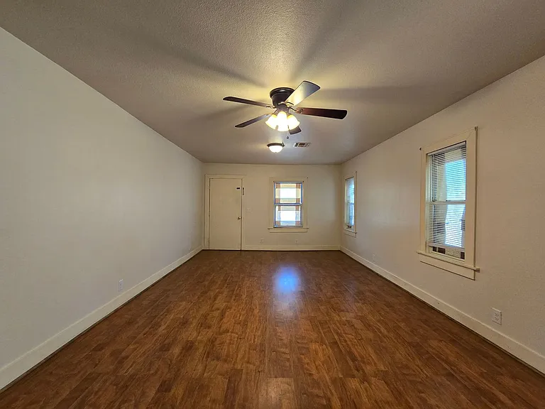 617 N Bonita Ave — Photo 10