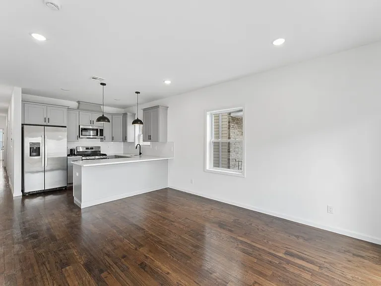 910 Bergen St #1 — Photo 4