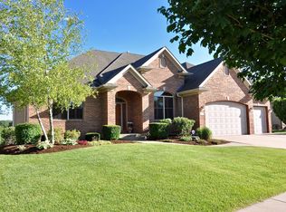 374 Eli Barnes Ct, Sycamore, IL 60178