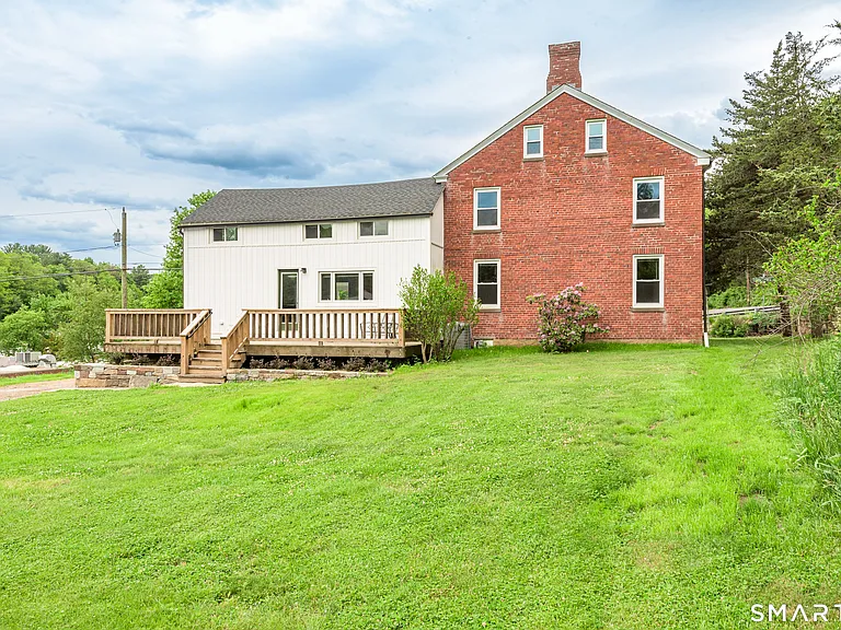 560 Manchester Rd — Photo 1