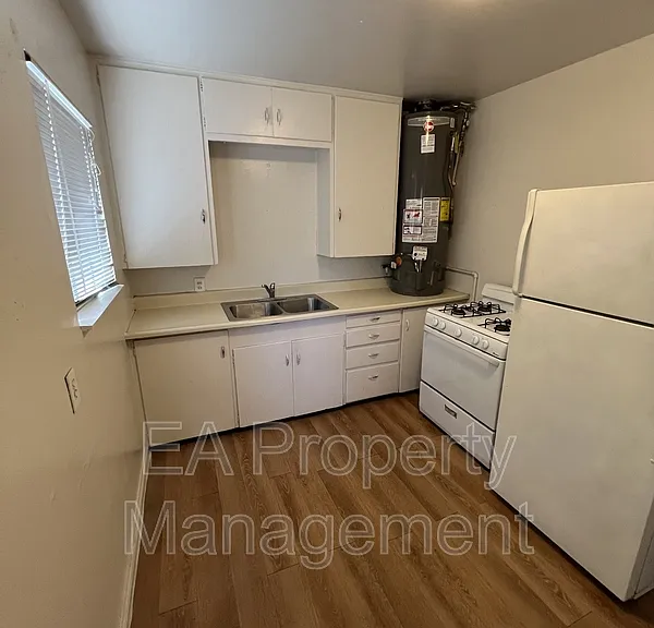 525 Cedar St SE #B — Photo 9