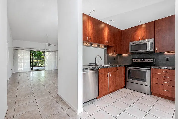 2 bed, 942 sqft, $2,600 — Photo 3