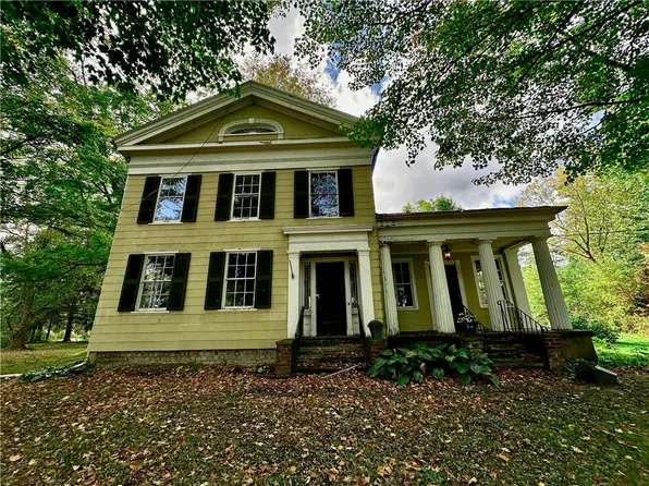 9192 Creek Rd, Batavia, NY 14020