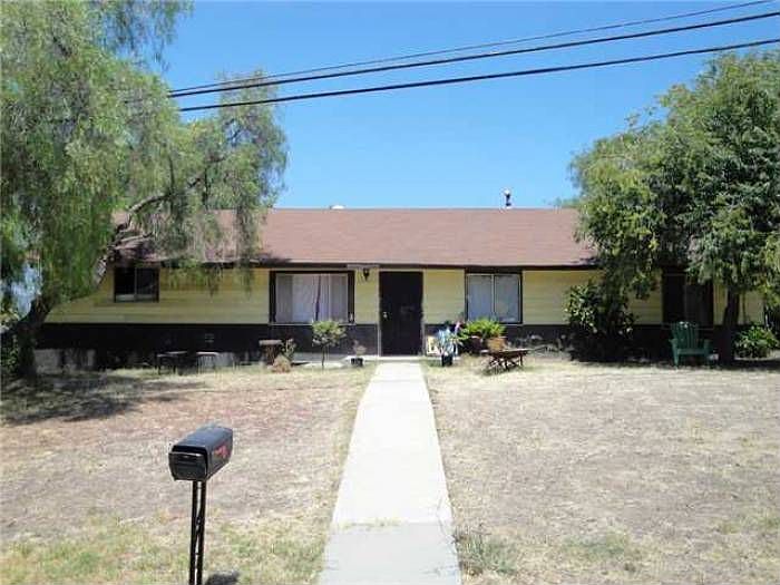 Idica Front Yard/Street