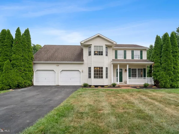 102 Jenny Lind Dr, Harpers Ferry, WV 25425