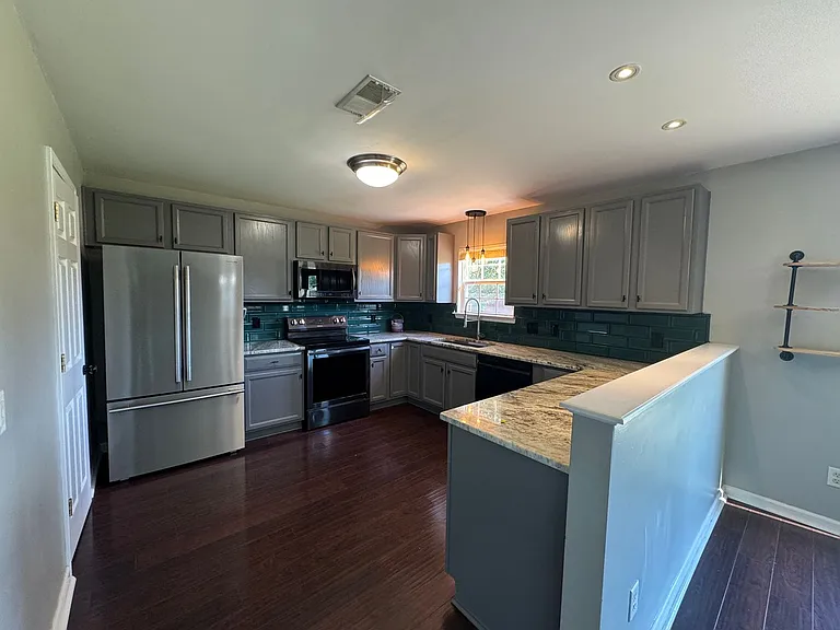 1239 California Dr — Photo 4