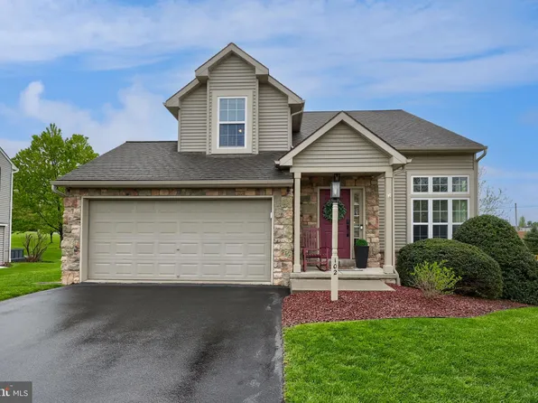 102 Bloomfield Dr, Ephrata, PA 17522