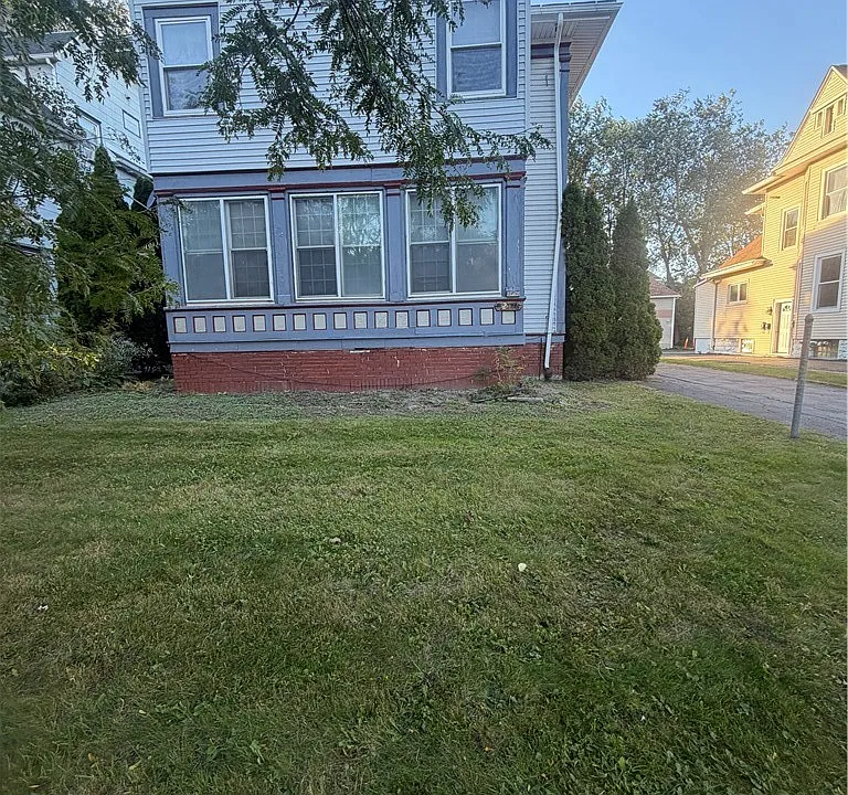 2776 Main St #3