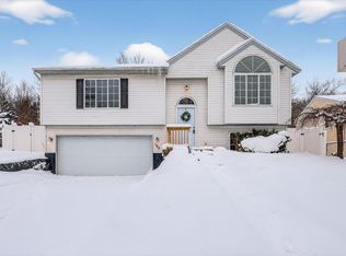 145 Rollingwood Dr, Rockford, MI 49341