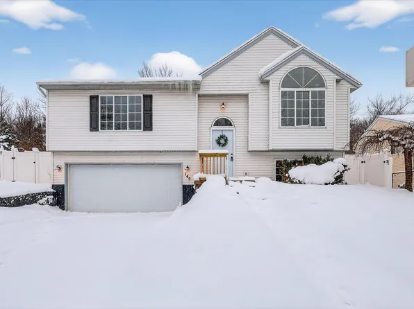 145 Rollingwood Dr, Rockford, MI 49341