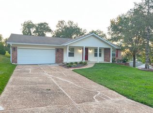 413 Dennison Estates Dr, Ballwin, MO 63021