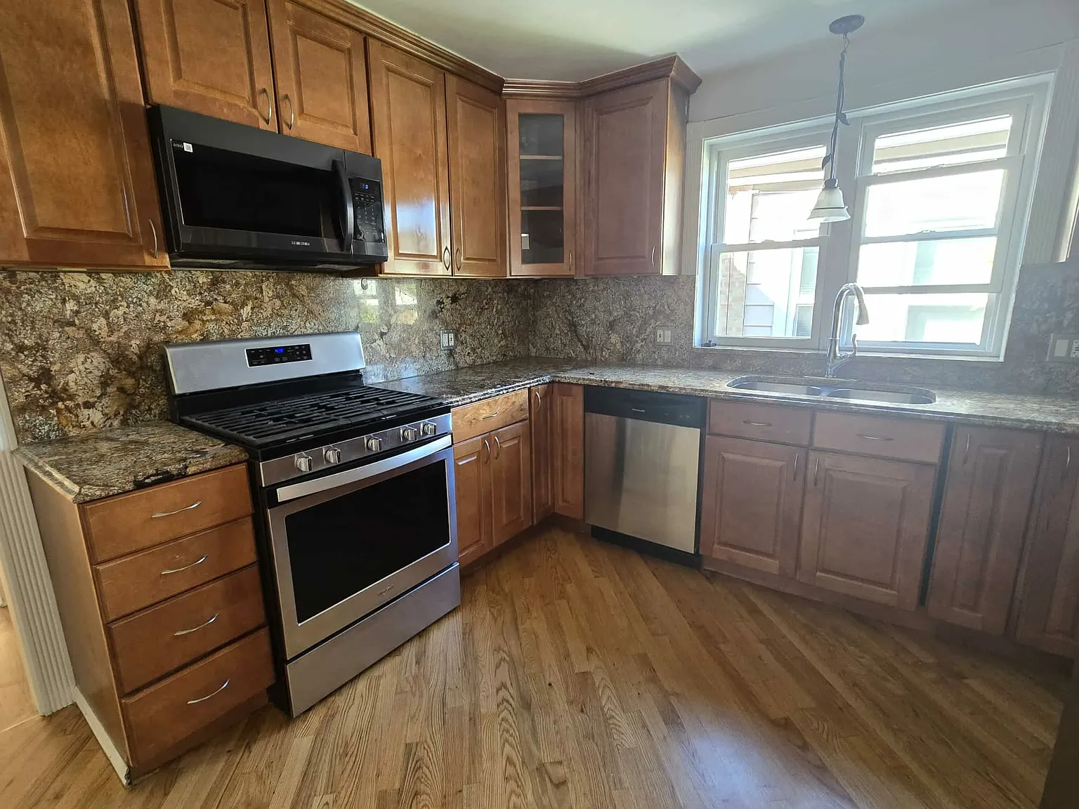 4 bed, 1800 sqft, $2,800 — Photo 3