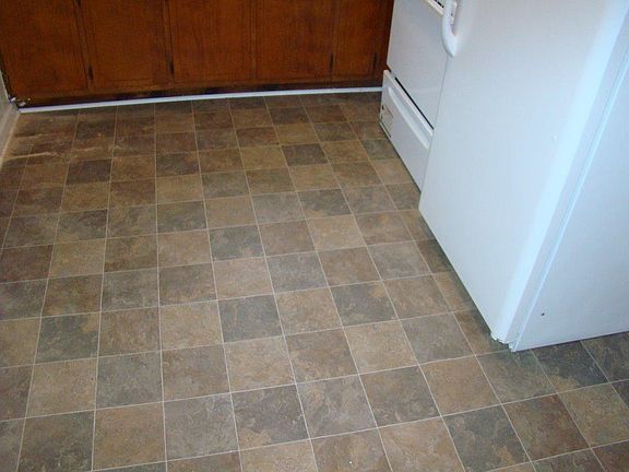 3rd image of 327 S Lynn Ave APT 2