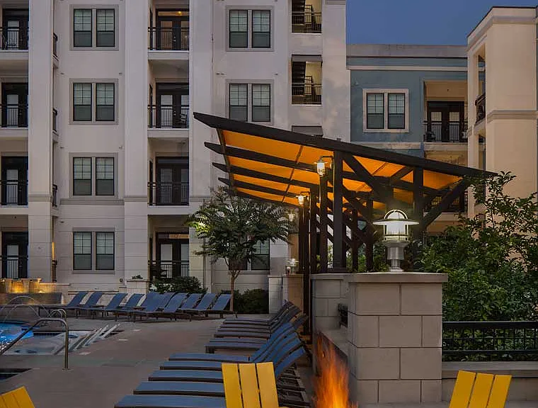 Elle of Buckhead — Photo 6