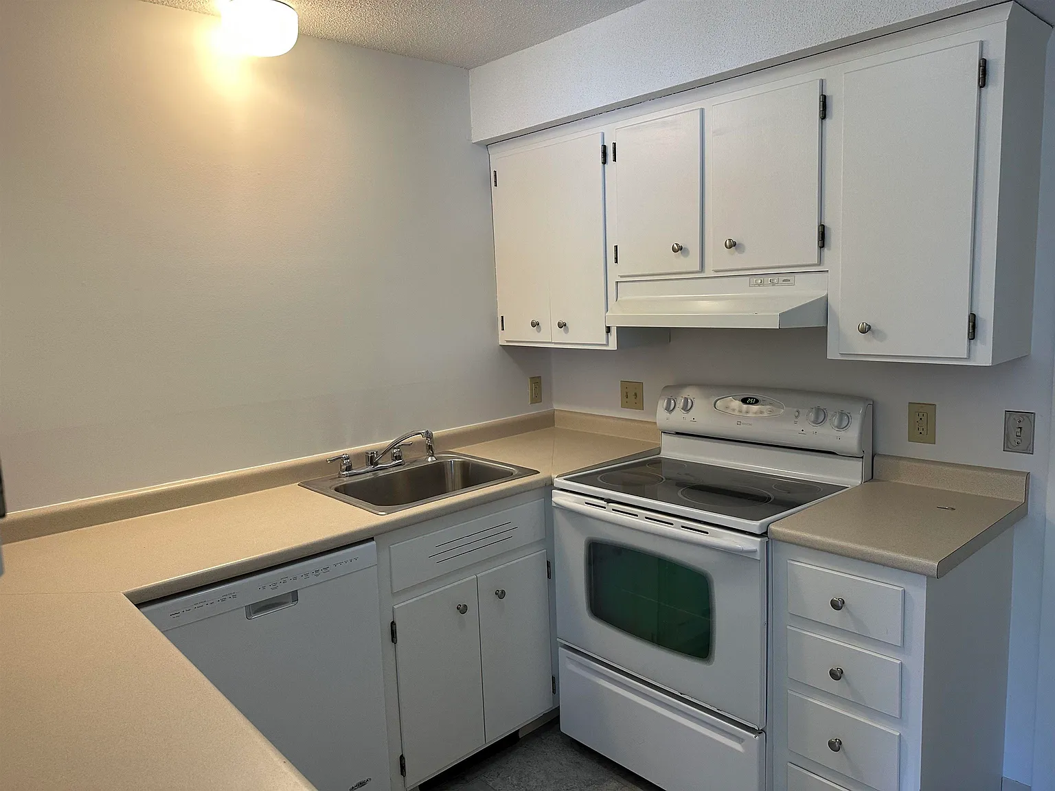 1 bed, 2.0 bath, 1044 sqft, $2,150 — Photo 2