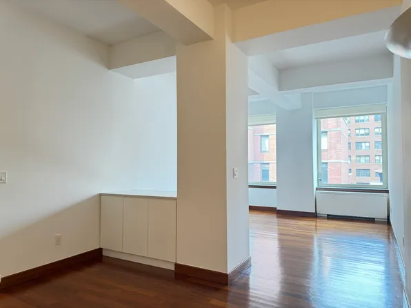 305 E 63rd St, New York, NY